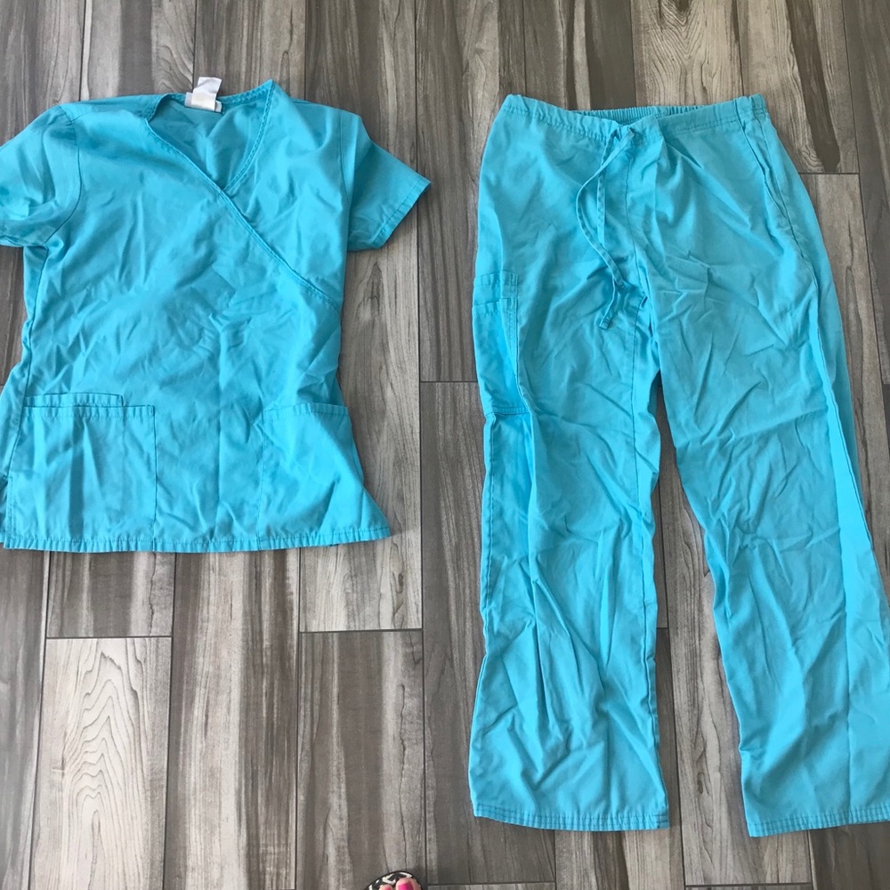 Scrub set